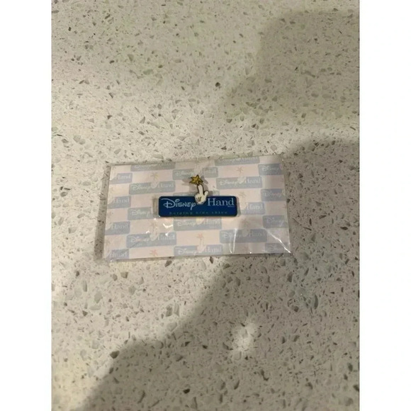 Disney Hand Charity Pin - Disney Pin 20231‎ - Picture 1 of 2